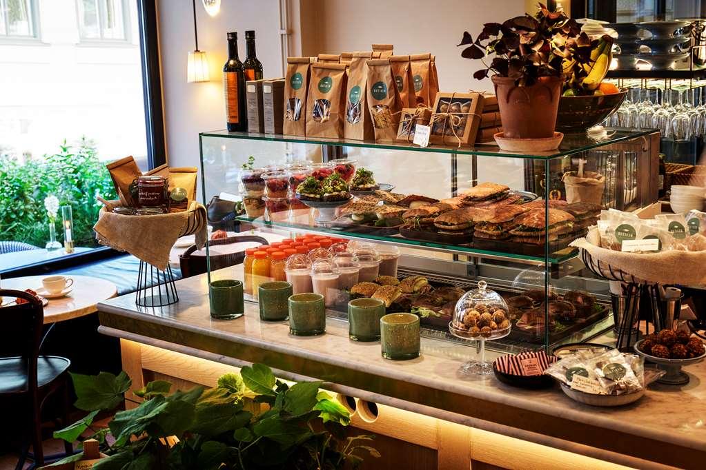 Villa Dagmar Stockholm Étterem fotó A display of coffee and pastries at a café in Stockholm, Sweden
