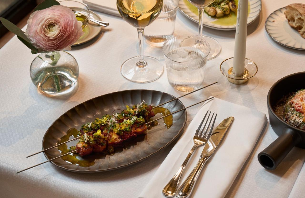 Villa Dagmar Stockholm Kültér fotó A table setting at the restaurant