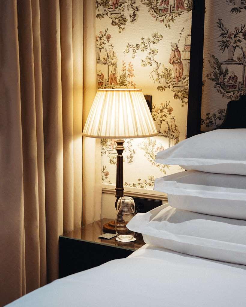 Villa Dagmar Stockholm Szoba fotó A pleated lampshade