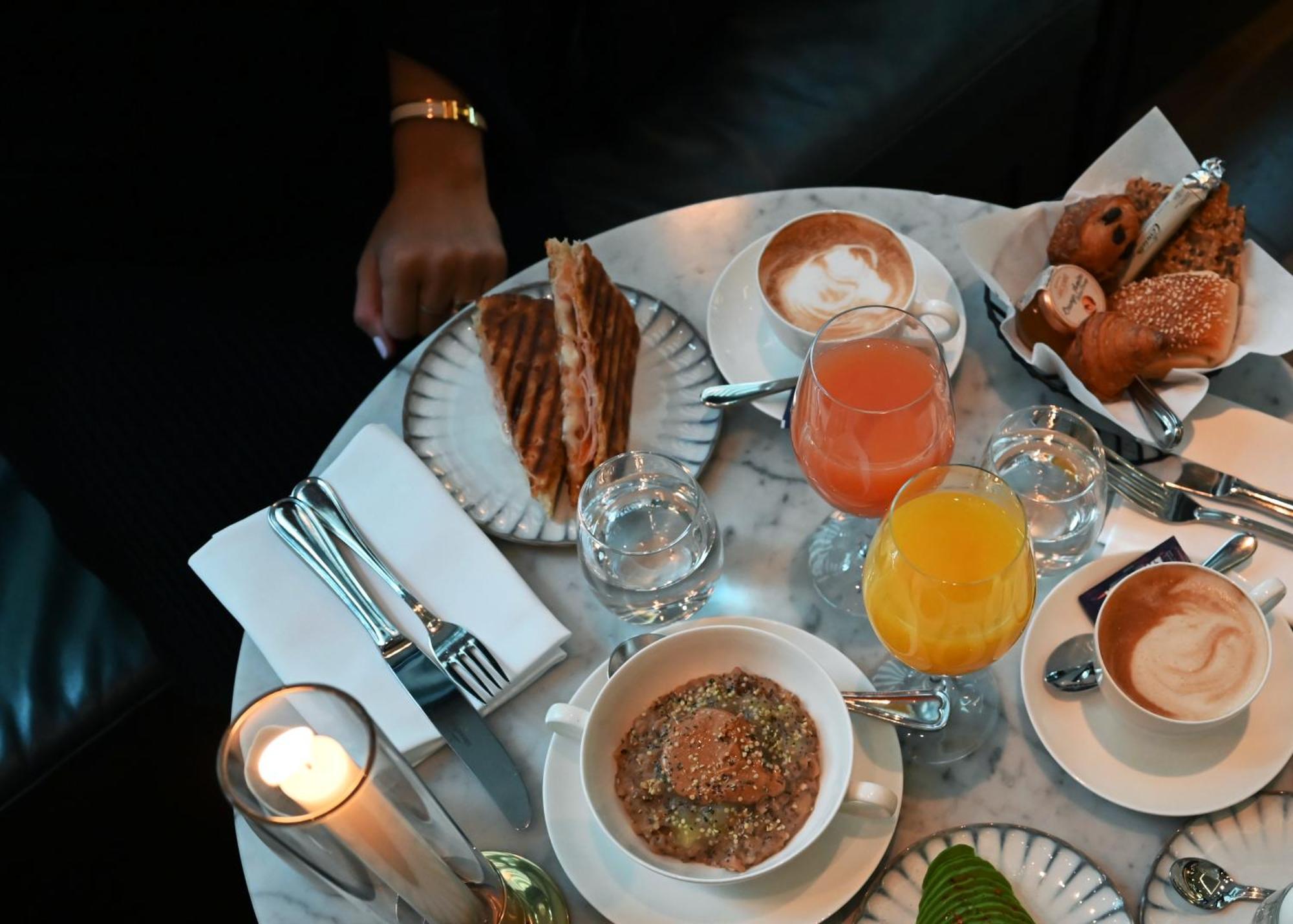 Villa Dagmar Stockholm Kültér fotó A typical breakfast at the restaurant